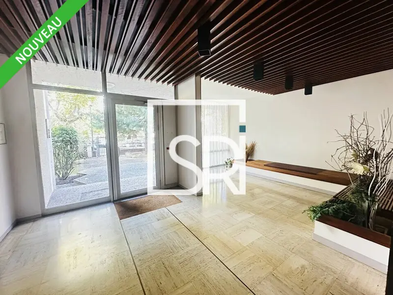 LOCATION BUREAUX AVEC TERRASSE - 121 M² - 63400 CHAMALIERES 