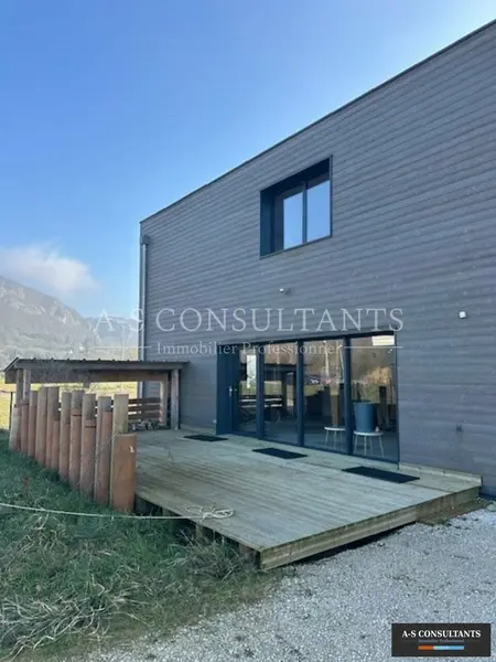 A vendre Entrepôt 441m² Virignin