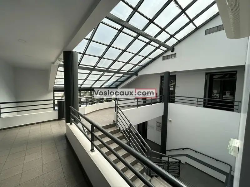 A louer Bureaux 1344m² Valbonne