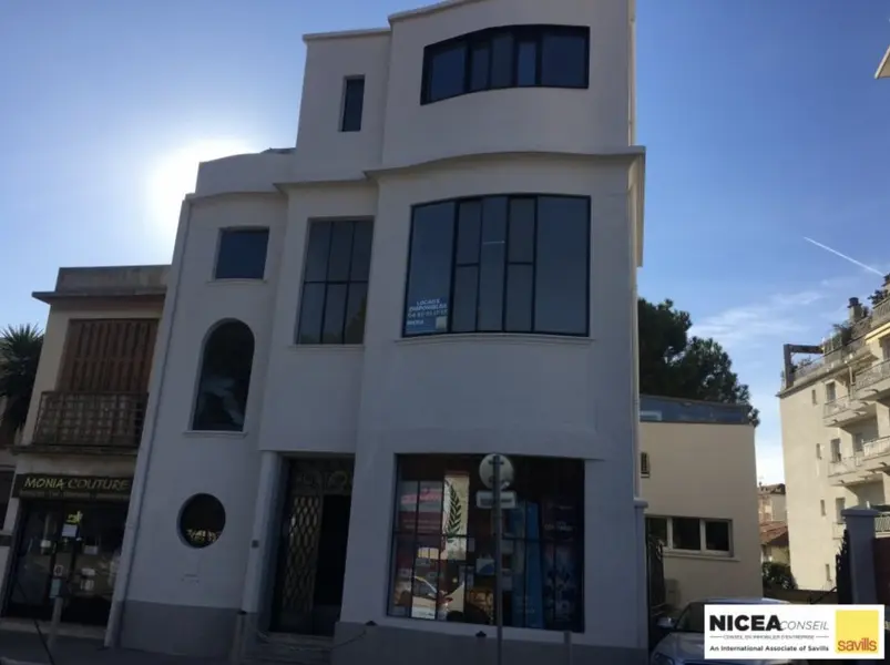 Bureaux à louer à NICE NORD avec jardin privatif !