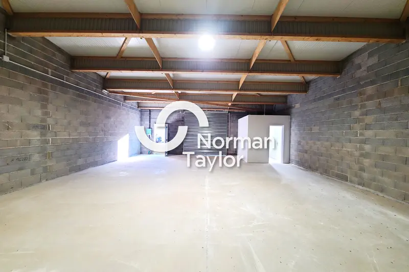 Local d'activité de 220 m² à louer  Béziers
