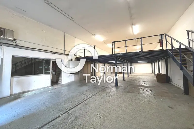 A louer Locaux d'activité 990m² Montpellier