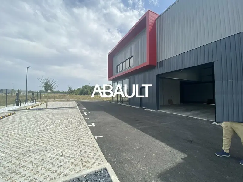 SEYSSES  A LOUER LOCAL D'ACTIVITES D'UNE SURFACE D'ENVIRON 338 M²  