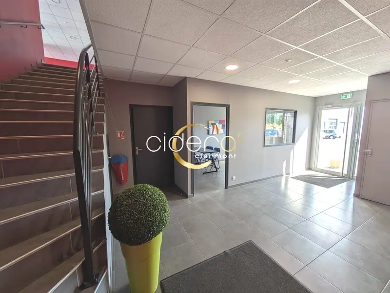 A louer Bureaux ~137m² en 1er étage à Aubière