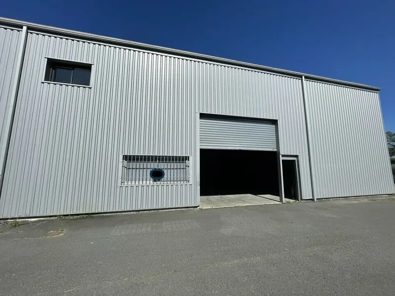 À LOUER  Local d'activité de 250 m²  Beychac-et-Caillau