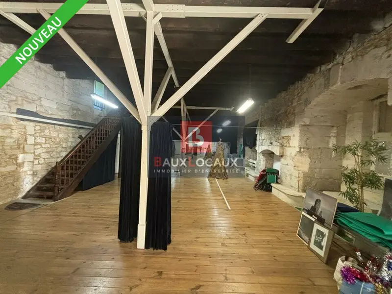 A vendre Local commercial  411m² Villeneuve-lès-Avignon