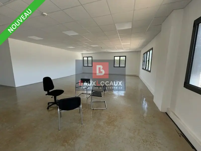 À LOUER  BUREAUX 105 m² (extensibles à 170 m²)  AVIGNON ZFU