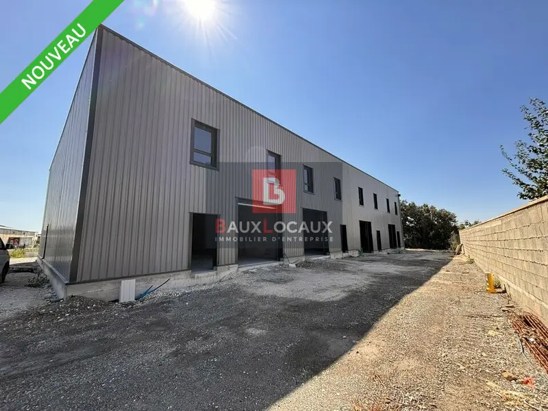 À LOUER  Local d'Activité Neuf de 104 m²  Zone d'Activités de Vedène