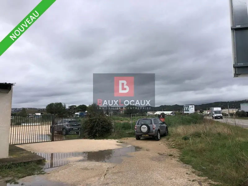 SUR AXE PASSANT TERRAIN NON CONSTRUCTIBLE A LOUER