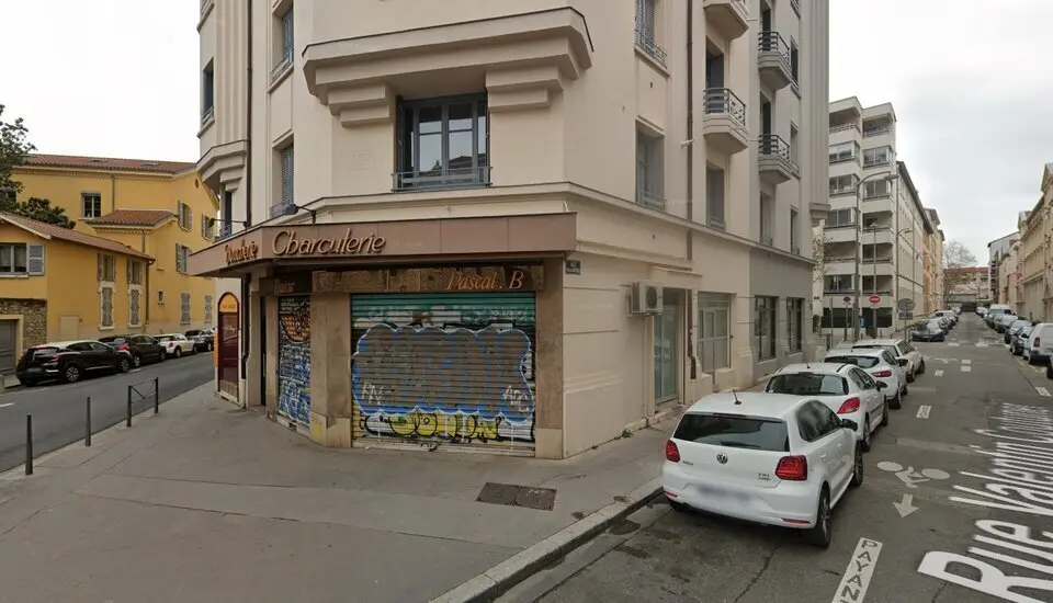 A vendre Local commercial  110.75m² Lyon 04