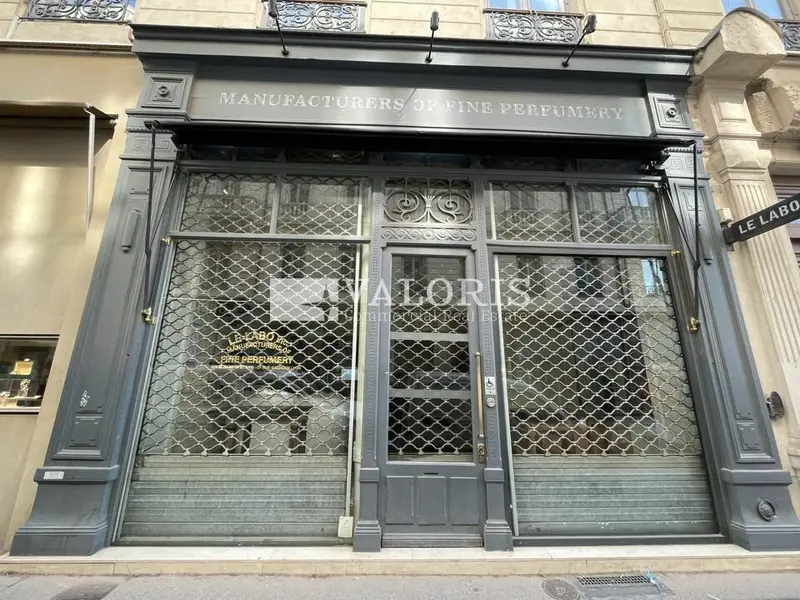 A louer Local commercial  33.8m² Lyon 02