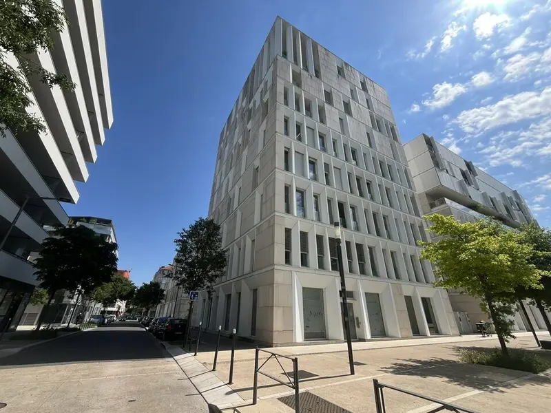 A louer Local commercial  165.3m² Lyon 02