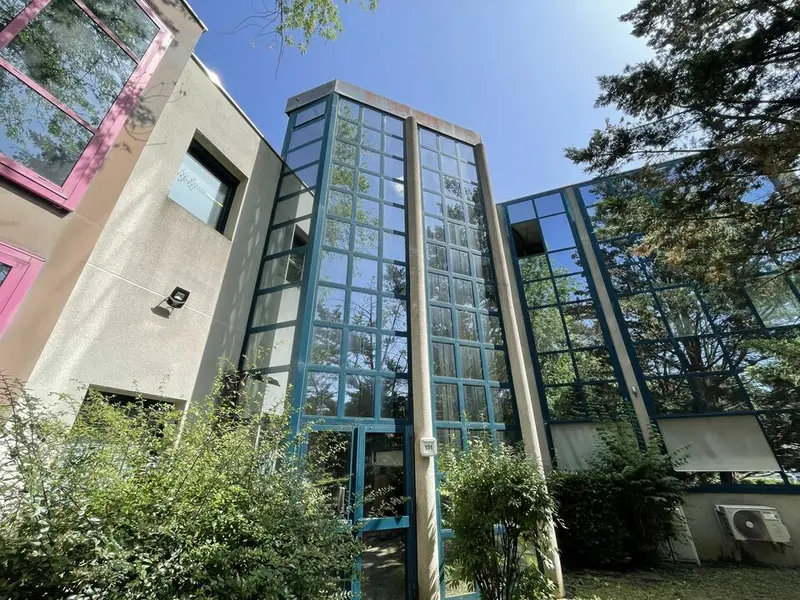 A louer Bureaux 432.82m² Saint-Genis-Laval