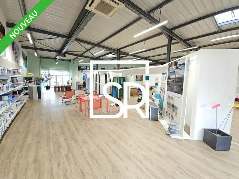 LOCATION LOCAL COMMERCIAL - 450 M² -  63170 AUBIERE