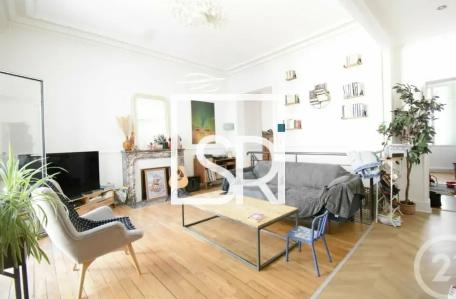 À VENDRE  IMMEUBLE DE RAPPORT/ BUREAUX  VICHY QUARTIER THERMAL  