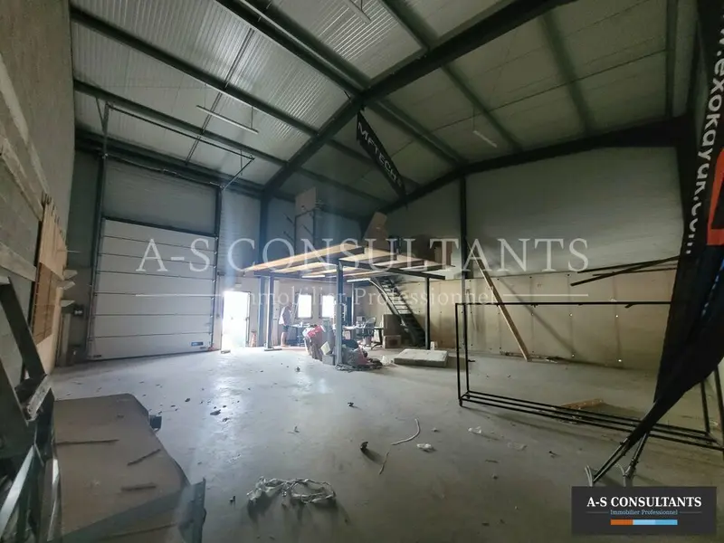 A louer Locaux d'activité 150m² Bessey