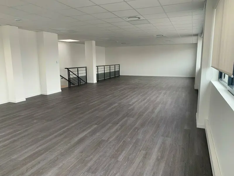 A louer Locaux d'activité 274m² Saint-Quentin-Fallavier