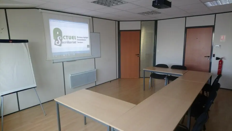 A VENDRE BUREAUX DE 360m² environ et 70m² de garage