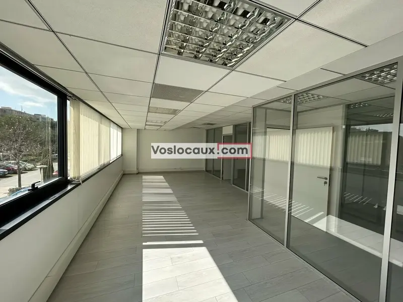 Exceptionnel : Bureaux de 400 m² à SOPHIA ANTIPOLIS - LES BOUILLIDES