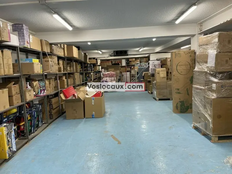 A louer : local/entrepôt de 300 m² à Antibes