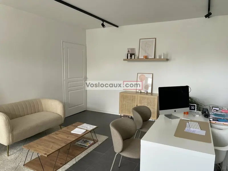 A la location Bureaux de 35 m² à BIOT 