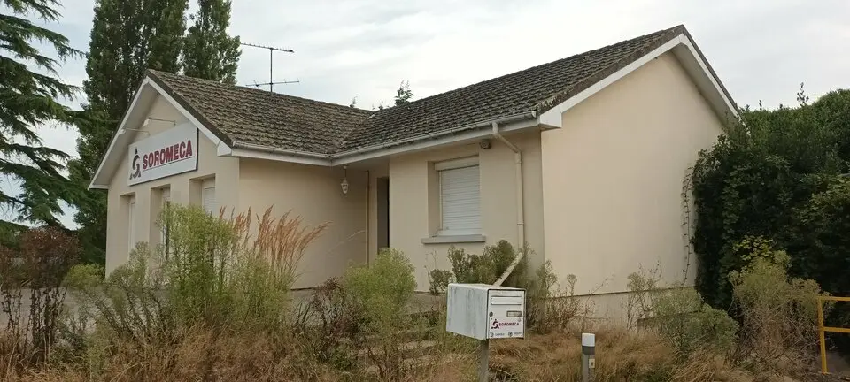 Sur axe très passant - Grande visibilité.