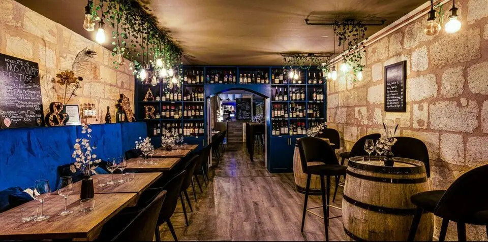 BORDEAUX LOCAL COMMERCIAL A VENDRE DE 170 M² ENV