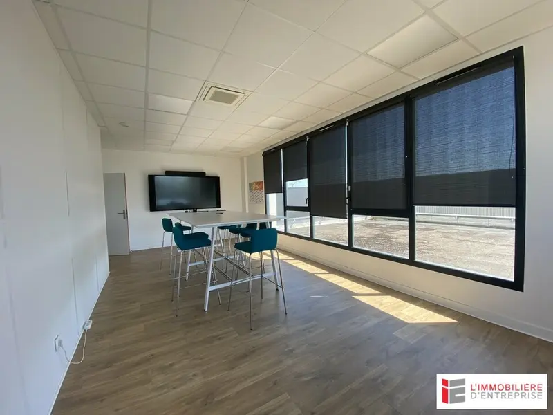 LOCATION  BUREAUX AMÉNAGÉS  274 m²  RENNES (ROUTE DE LORIENT)