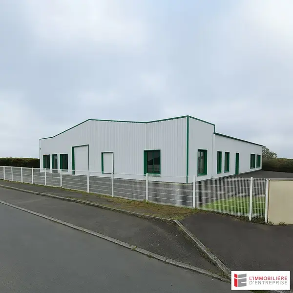LOCATION  LOCAL D'ACTIVITÉ  216 m²  SAINT-JACQUES-DE-LA-LANDE