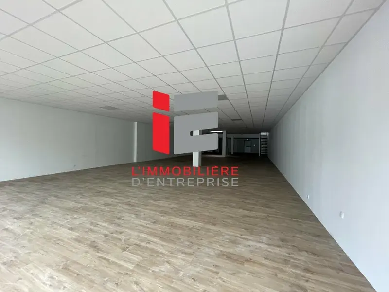 Local commercial à louer  450 m²  Zone commerciale KERYADO