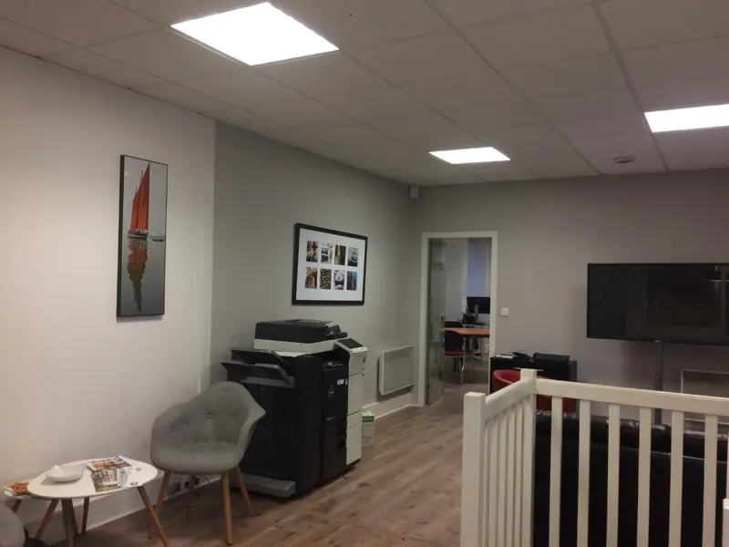 BUREAUX A LOUER -  VANNES - 160 m² divisibles à partir de 80 m²