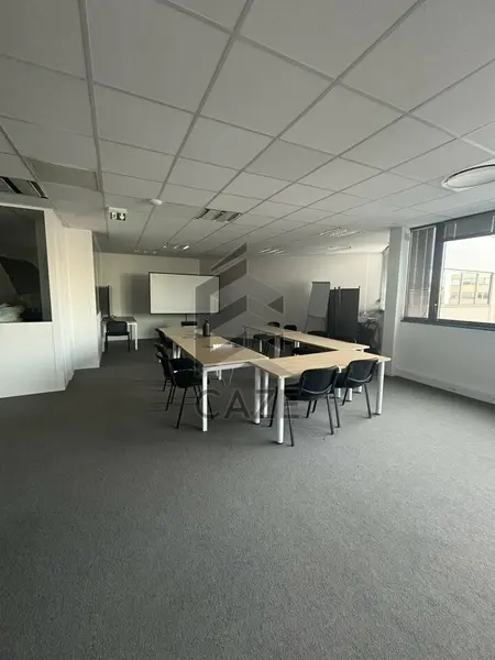 BUREAUX A LOUER - PESSAC PROCHE ROCADE 