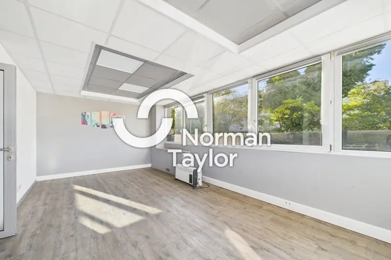 A louer Bureaux 96m² Lattes