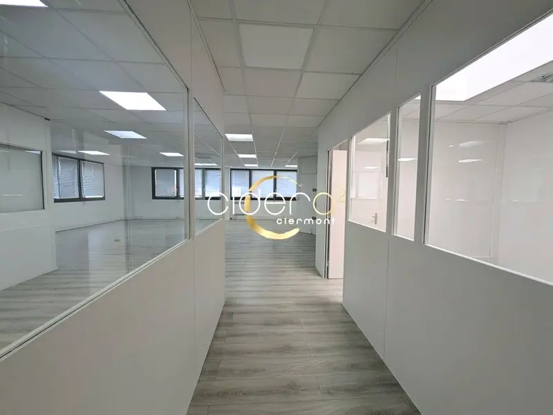 A louer Bureaux + garage 160m² secteur La Pardieu