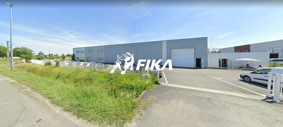 A VENDRE 1400 m² BEYCHAC ET CAILLAU