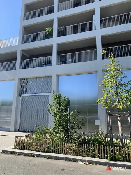 Local d'activité de 176 m² dans le quartier Brazza