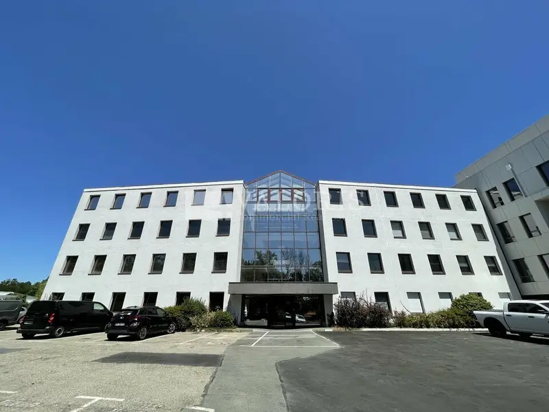 A vendre Bureaux 244m² Dardilly