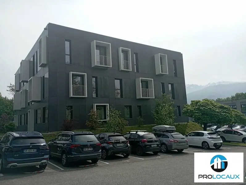 MEYLAN, locaux commerciaux à louer ou à vendre