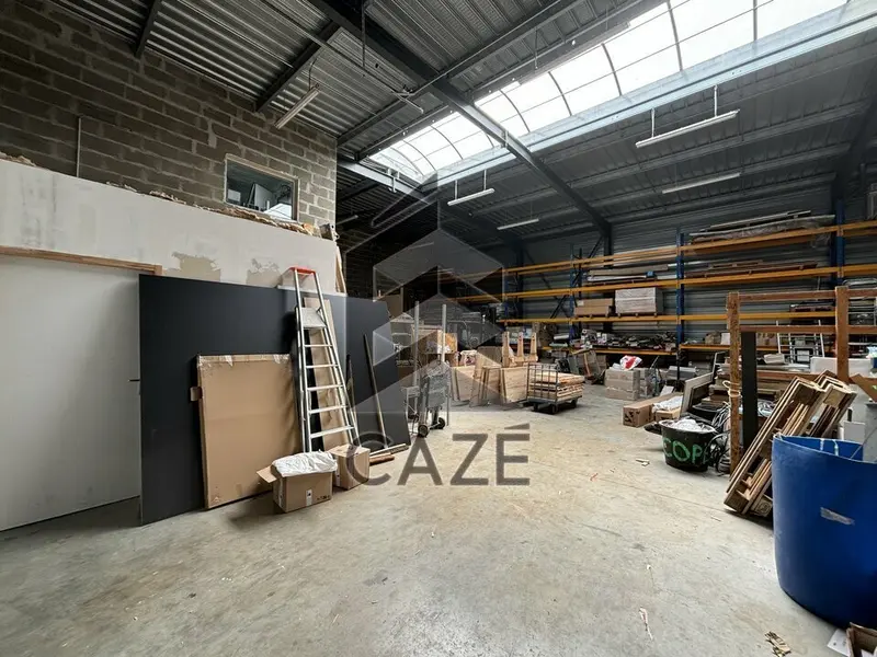 BATIMENT MIXTE - PROCHE ROCADE - A63