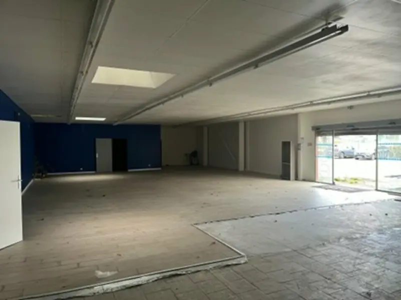 A louer Local commercial  500m² Yainville