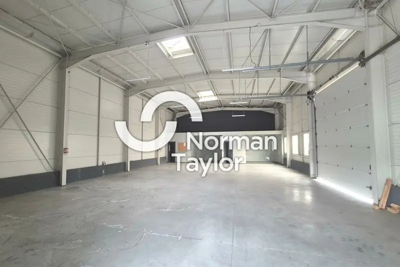 A louer Locaux d'activité 277.5m² Perpignan