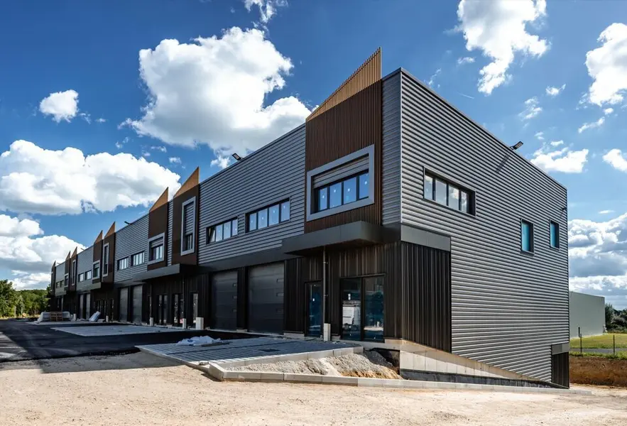 LOCAUX D'ACTIVITE AVEC BUREAUX A VENDRE