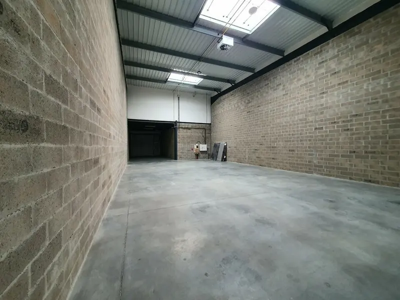 LOCAUX D'ACTIVITE à VENDRE 