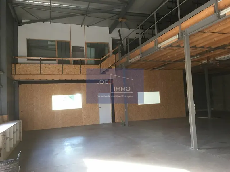 A vendre Locaux d'activité 564m² Beychac-et-Caillau