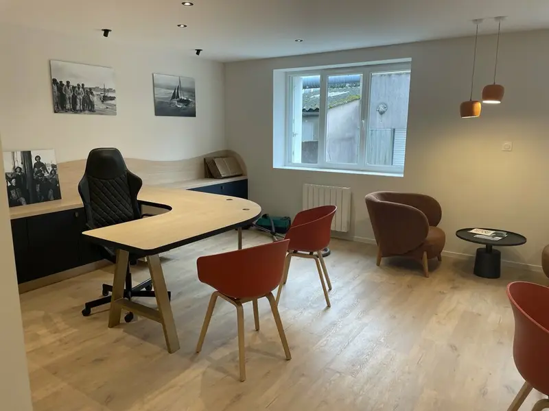  A LOUER - BUREAU -PORT DE COMMERCE 