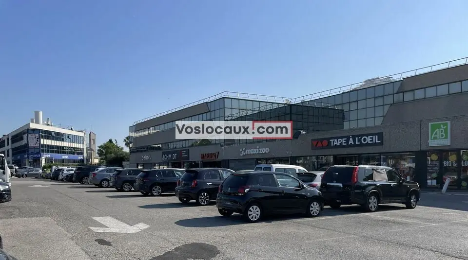 À louer  Magasin de 340 m² à Villeneuve-Loubet