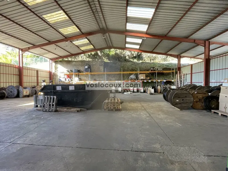 A louer : Locaux d'activité de 1 200 m²  à CARROS