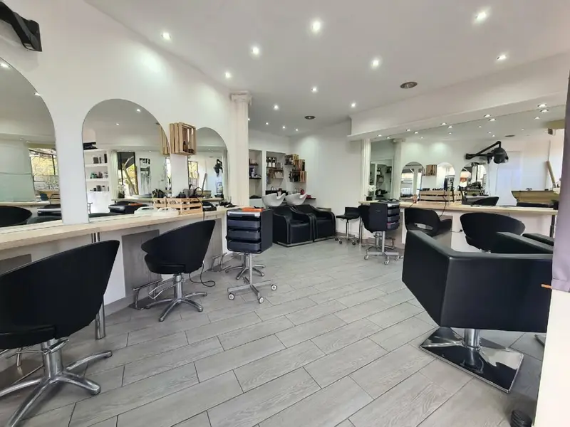 SALON DE COIFFURE CAGNES - EMPLACEMENT PREMIUM