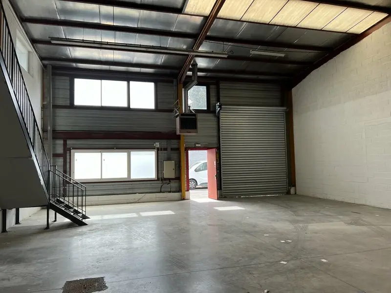 LOCAUX D'ACTIVITES A LOUER