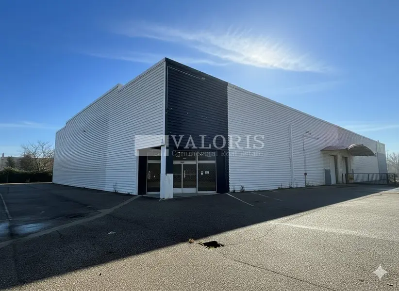 A louer Local commercial  980m² Vaulx-en-Velin